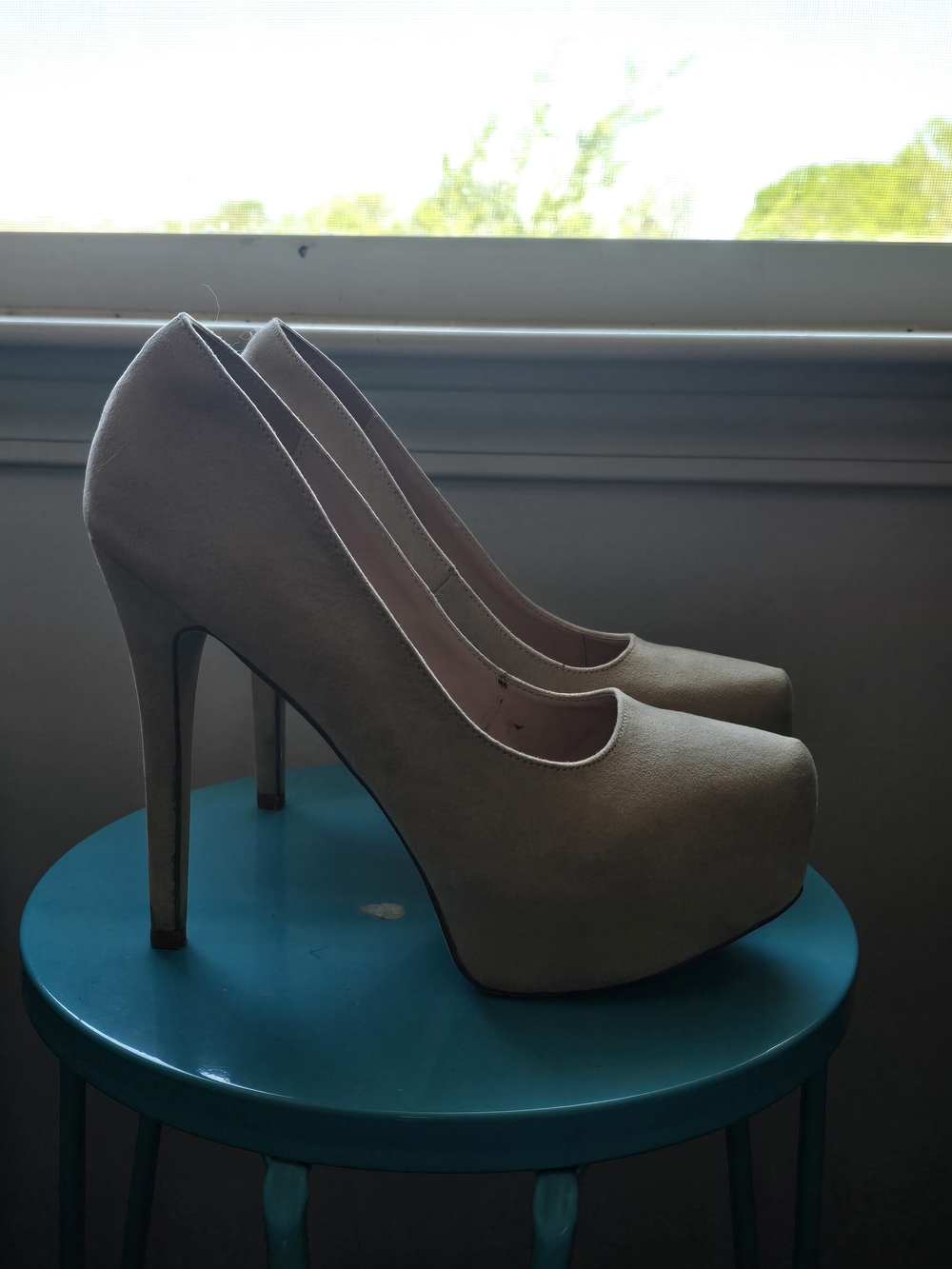 Dream Pairs Beige Suede Platform Pumps - Picture 2 of 3